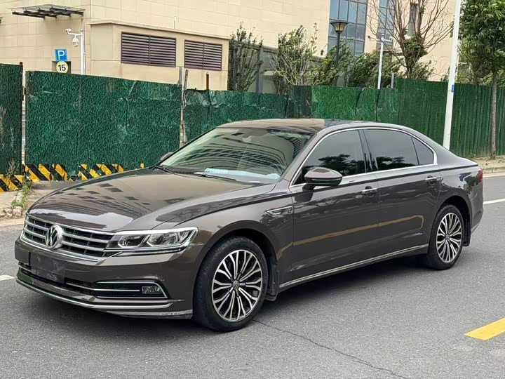 Volkswagen Phideon — фото 1