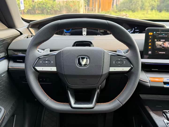 Changan UNI-V 2024 1.5 T — фото 15