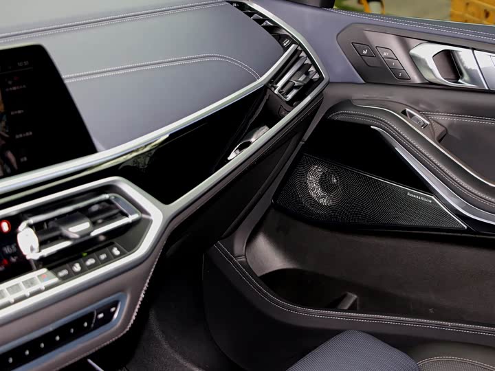 BMW X7 2020 x Drive M 50i — фото 13