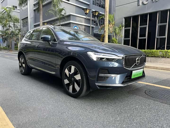 Volvo XC60 Hybrid 2025 Hybrid 4 WD — фото 3