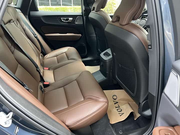 Volvo XC60 Hybrid 2025 Hybrid 4 WD — фото 7