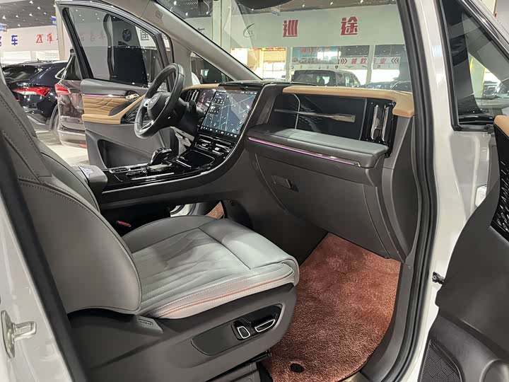 Trumpchi M8 2024 400 T — фото 17