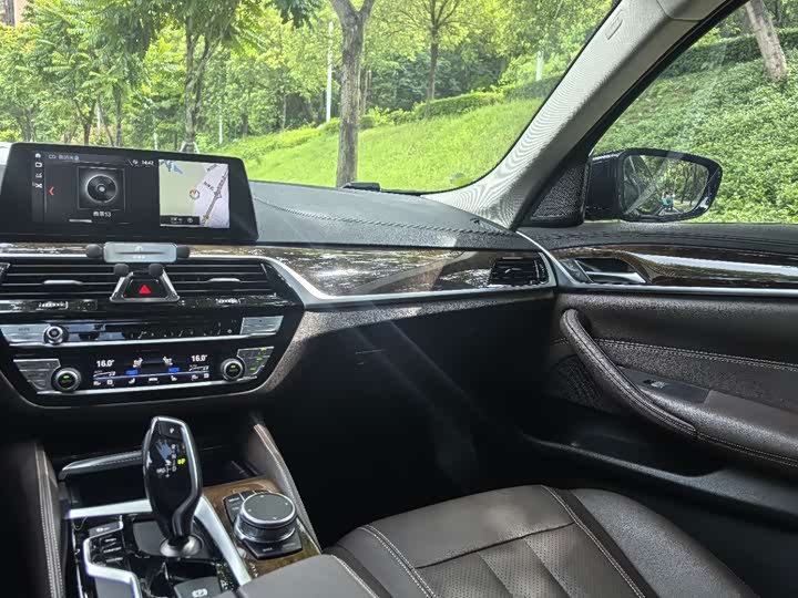 BMW 5 Series 525Li люкс-пакет — фото 10