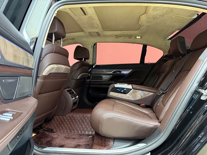 BMW 7 Series 740Li продвинутая люкс-пакет — фото 9
