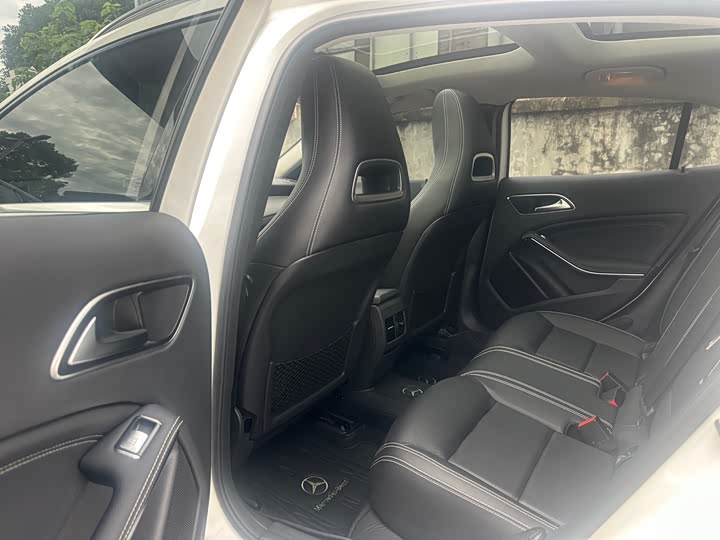 Mercedes-Benz GLA 2016 GLA 200 — фото 5