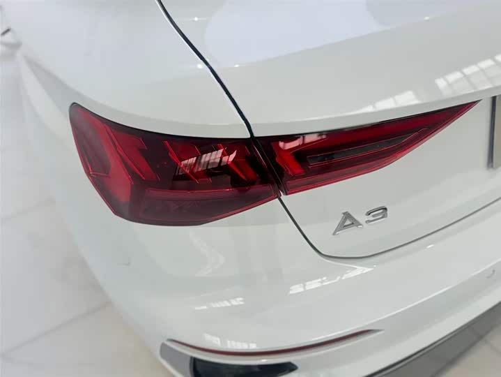 Audi A3 2023 Sportback 35 TFSI Sport — фото 15