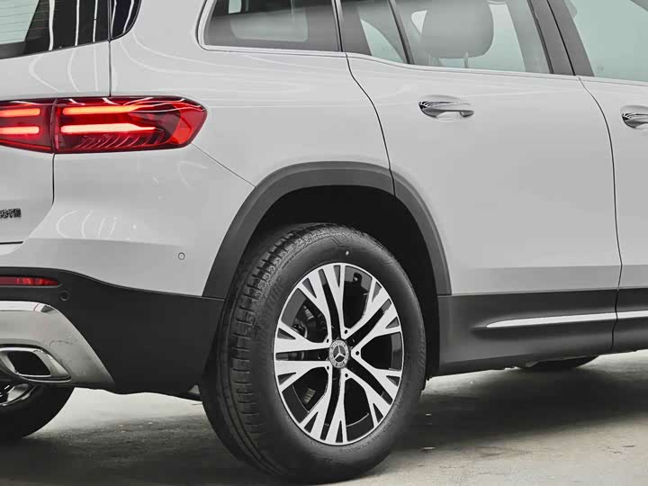 Mercedes-Benz GLB 2024 GLB 220 — фото 31
