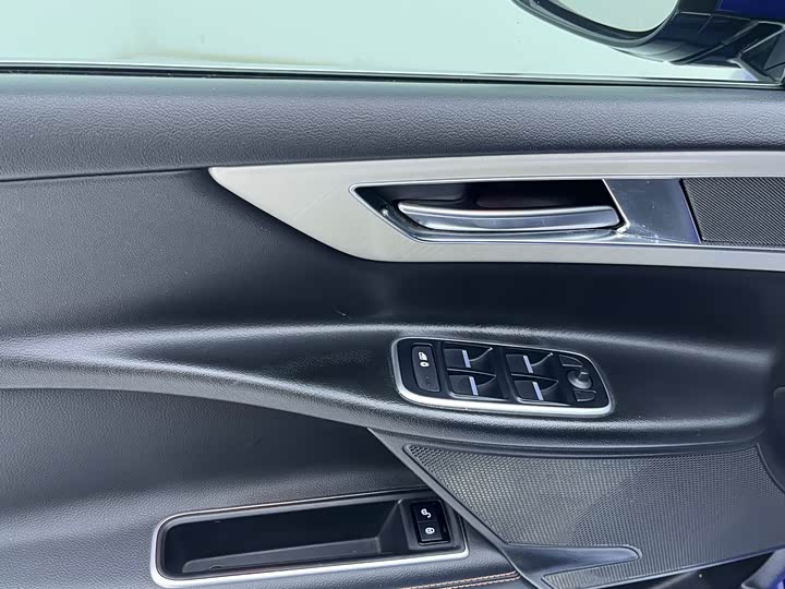 Jaguar XEL 2019 2.0 T 200 PS — фото 8