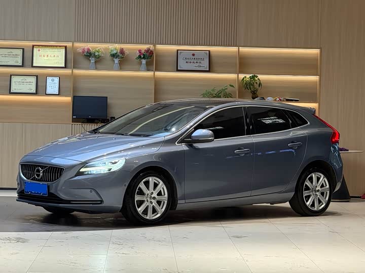 Volvo V40 2017 T 3 — фото 1