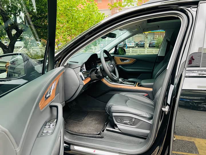 Audi Q7 2022 55 TFSI quattro S line Premium — фото 8