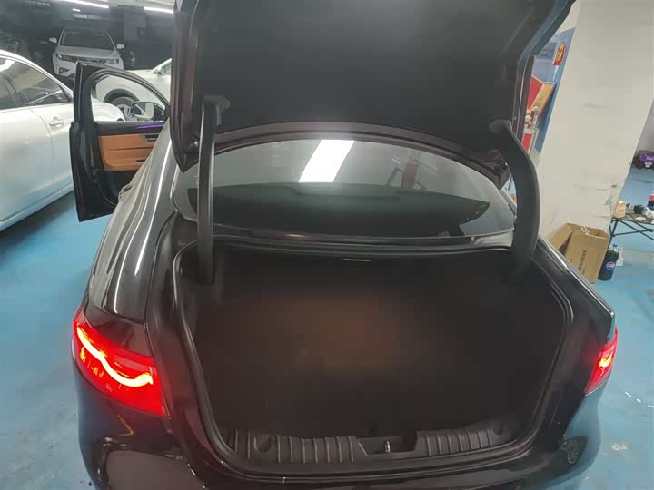 Jaguar XFL 2018 XFL 2.0 T 200 PS — фото 19