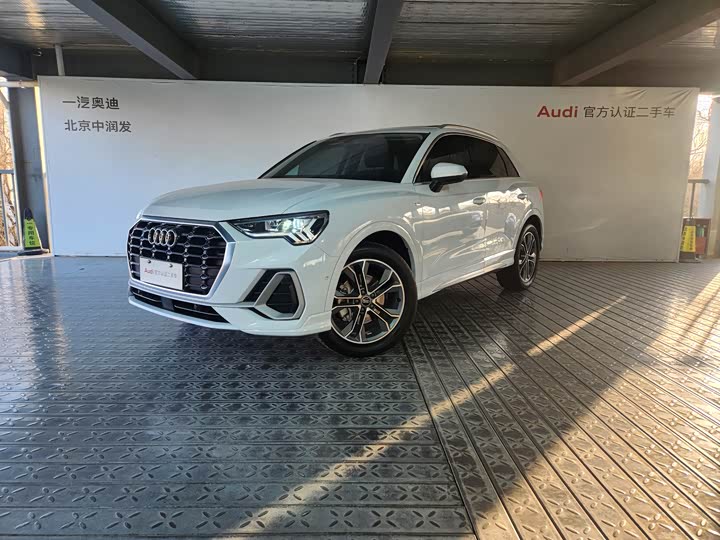 Audi Q3 2023 40 TFSI — фото 1