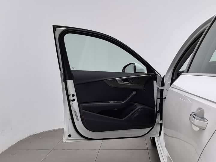 Audi A4L 40 TFSI стиль V — фото 8