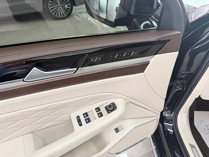 Volkswagen Phideon — фото 15