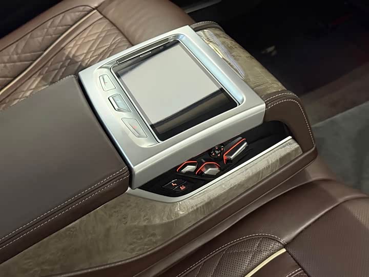BMW 7 Series — фото 11