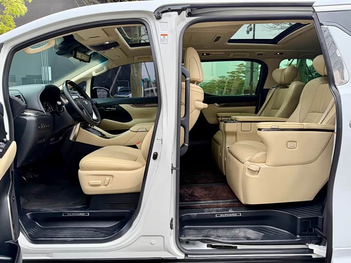 Toyota Alphard — фото 19
