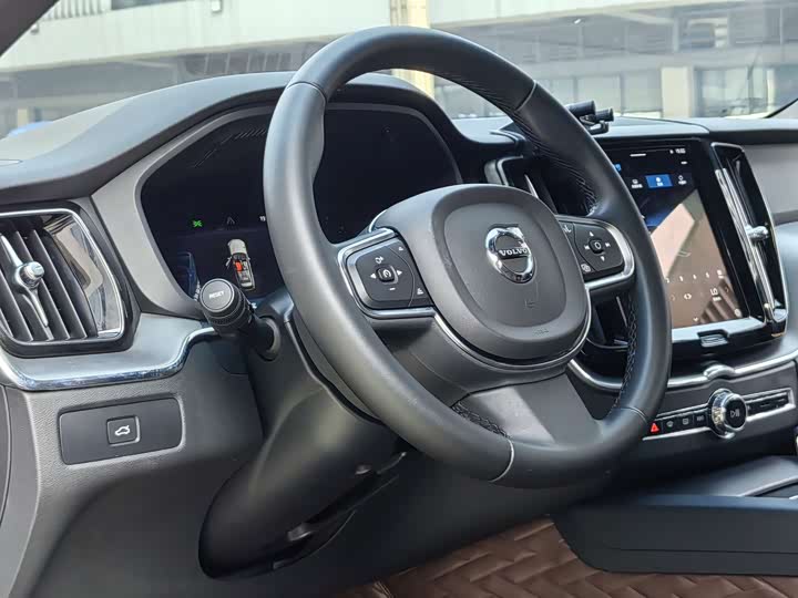 Volvo XC60 2024 B 5 4 WD — фото 12