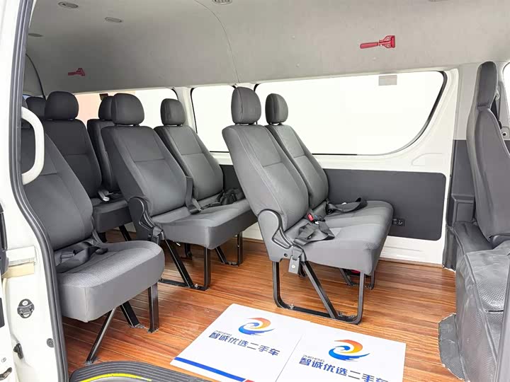 Toyota HIACE 2015 2.7 L — фото 6