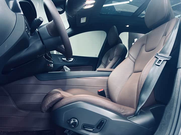 Volvo XC60 2022 B 5 4 WD — фото 8