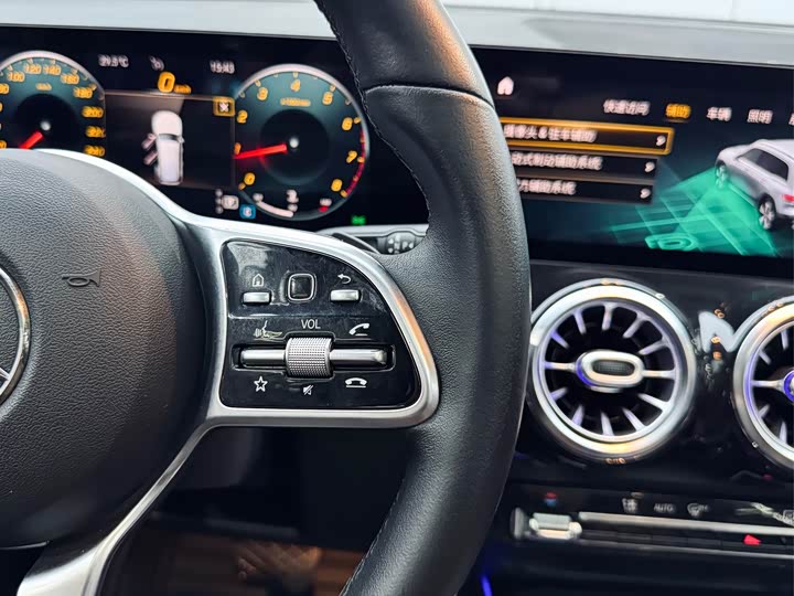 Mercedes-Benz GLB 2020 GLB 200 — фото 22