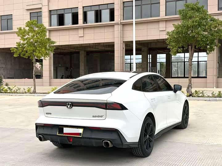 Changan UNI-V 2022 1.5 T Premium — фото 7