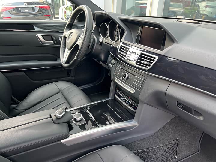 Mercedes-Benz E-Class 2015 E 260 L Sport — фото 20