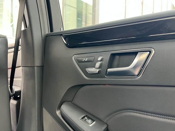 Mercedes-Benz E-Class 2015 E 260 L Sport — фото 39