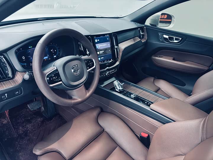 Volvo XC60 2022 B 5 4 WD — фото 9