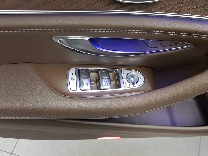 Mercedes-Benz E-Class рестайлинг E 260 L 4MATIC — фото 9