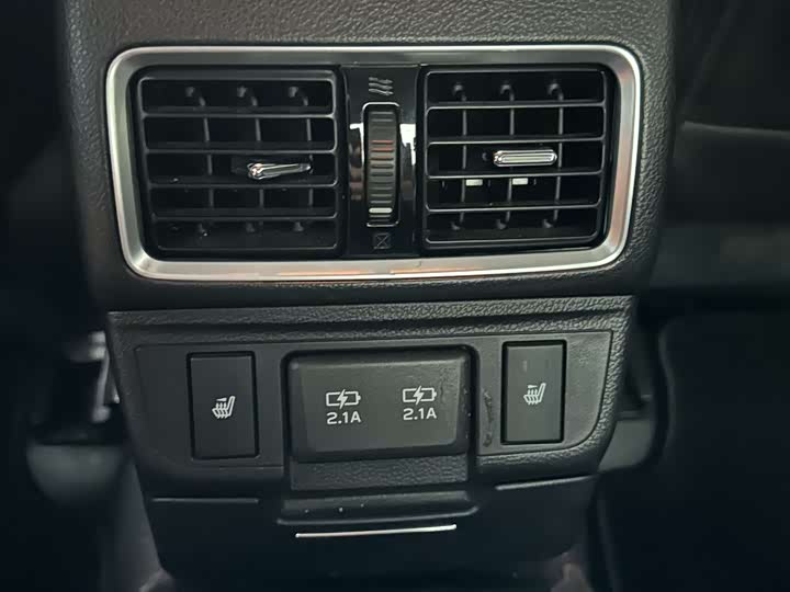 Subaru Legacy — фото 10