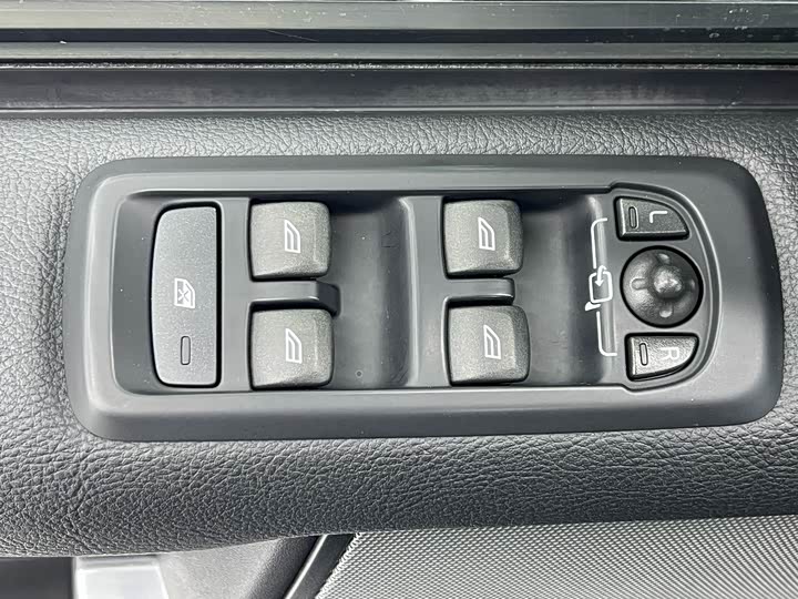 Land Rover Discovery — фото 16