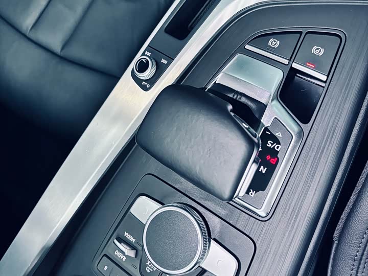 Audi A4L 2019 40 TFSI V — фото 12