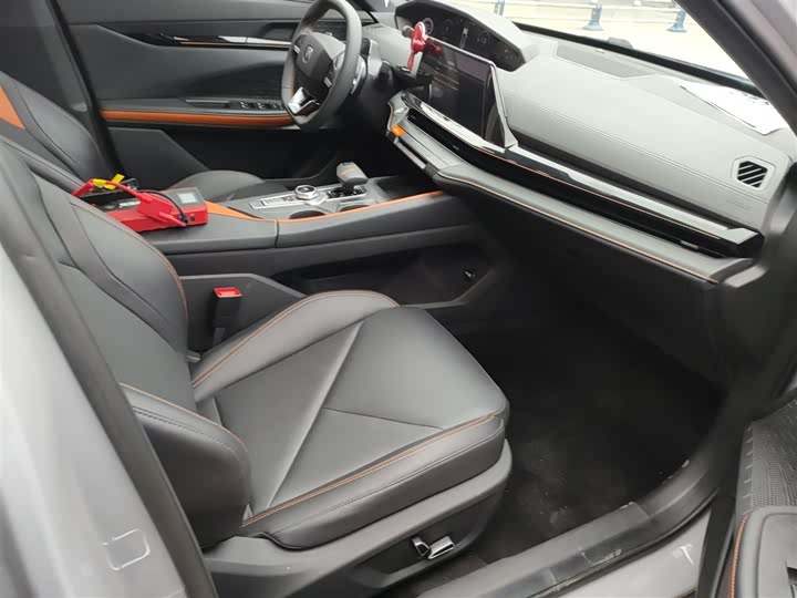 Changan UNI-V 2022 1.5 T Premium — фото 17