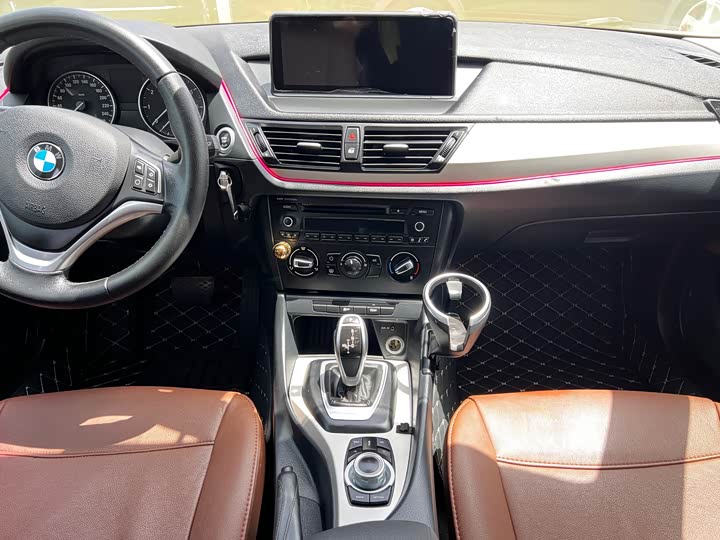 BMW X1 2015 s Drive 18i — фото 16