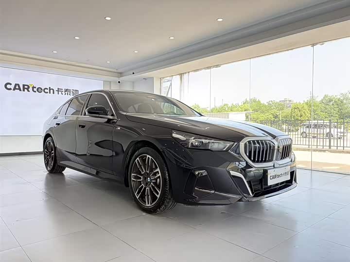 BMW 5-Series 2025 530 Li Leading M — фото 2