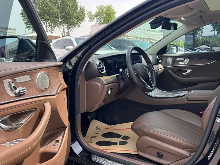 Mercedes-Benz E-Class 2022 E 300 L Luxury — фото 19
