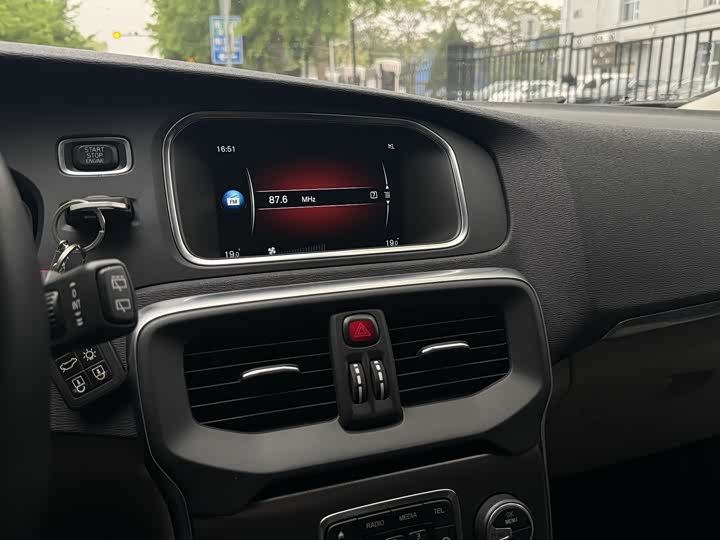 Volvo V40 2015 1.6 T — фото 12