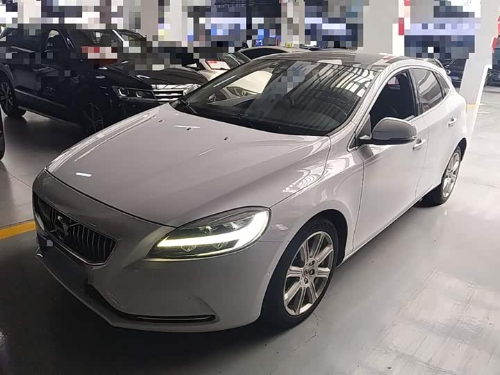 Volvo V40 2019 T 3 — фото 2