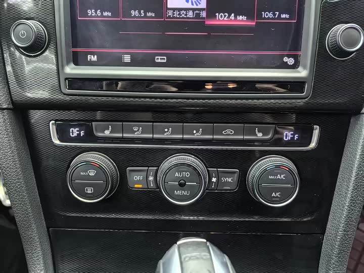 Volkswagen GTI 2016 2.0 TSI GTI — фото 9
