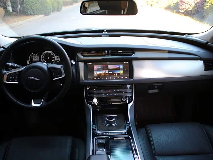 Jaguar XFL 2018 XFL 2.0 T 250 PS — фото 12