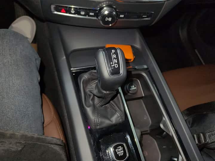 Volvo XC60 2021 T 5 4 WD — фото 10