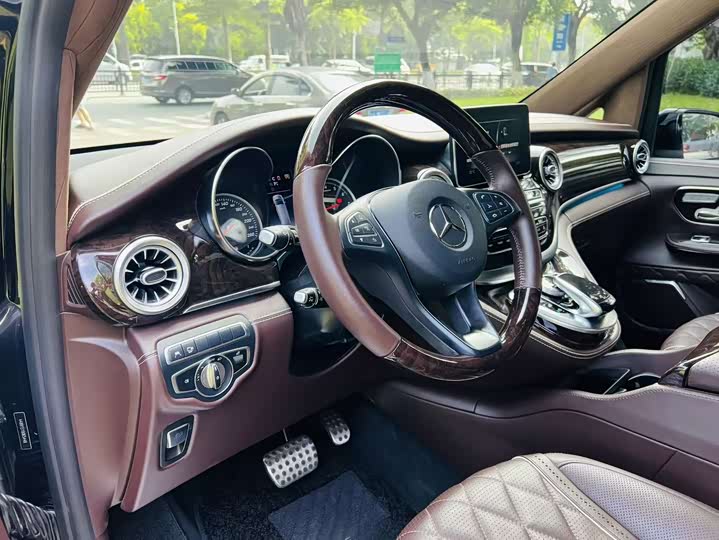 Mercedes-Benz V-Class 2018 V 260 L VI — фото 11