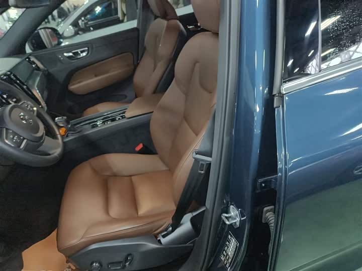 Volvo XC60 2021 T 5 4 WD — фото 11