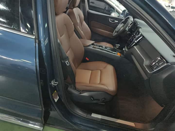 Volvo XC60 2021 T 5 4 WD — фото 20