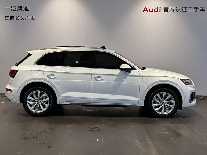 Audi Q5L 2022 40 T — фото 3