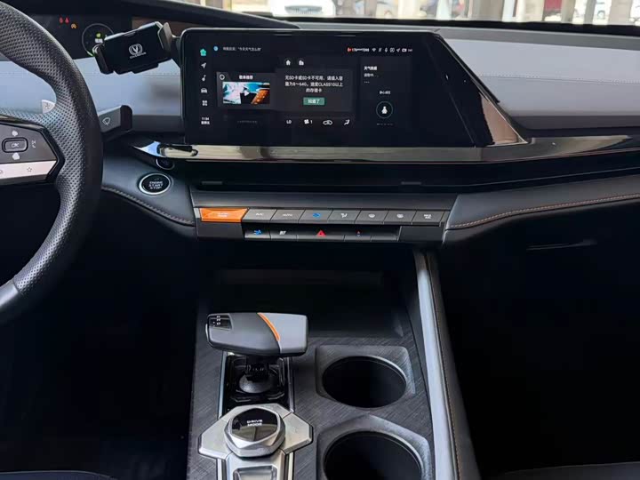 Changan UNI-V 2022 1.5 T Premium — фото 7