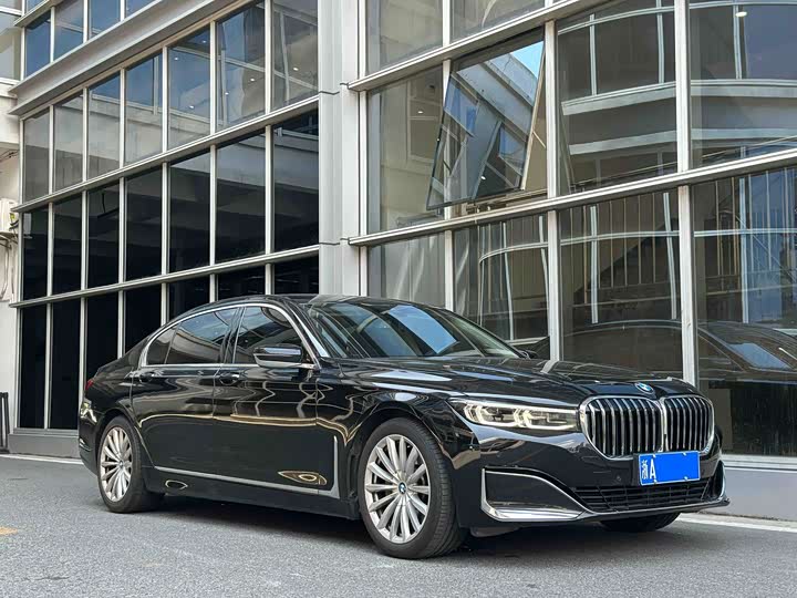 BMW 7 Series рестайлинг 730Li люкс-пакет — фото 3