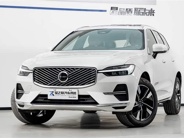 Volvo XC60 2026 B 5 4 WD — фото 2
