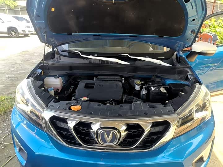 Changan CS15 2016 1.5 L MT — фото 20