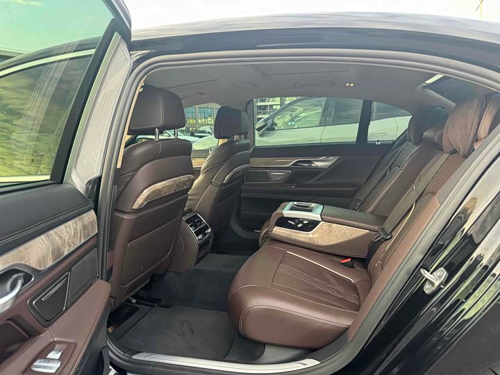 BMW 7-Series 2016 740 Li Leading — фото 5